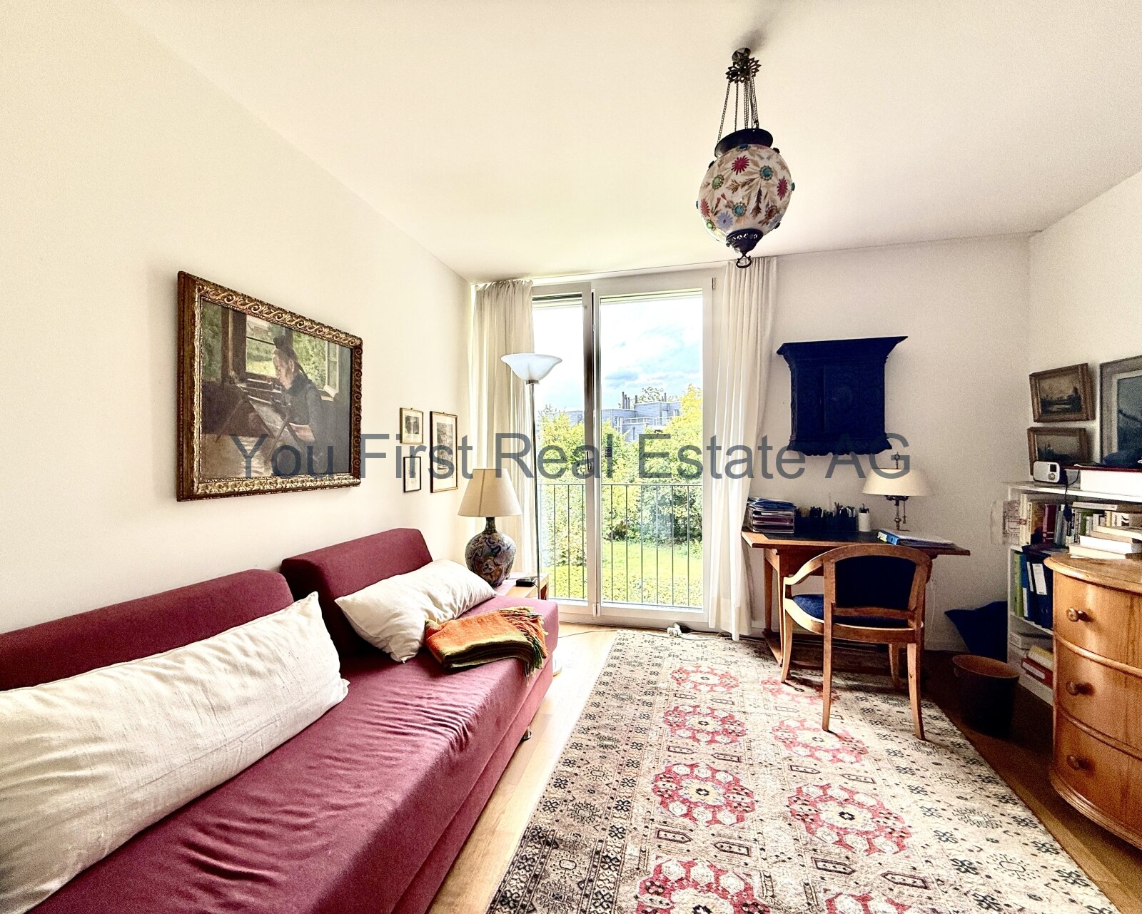 Lichtdurchflutetes Arbeitszimmer mit Balkon und traumhafter Aussicht