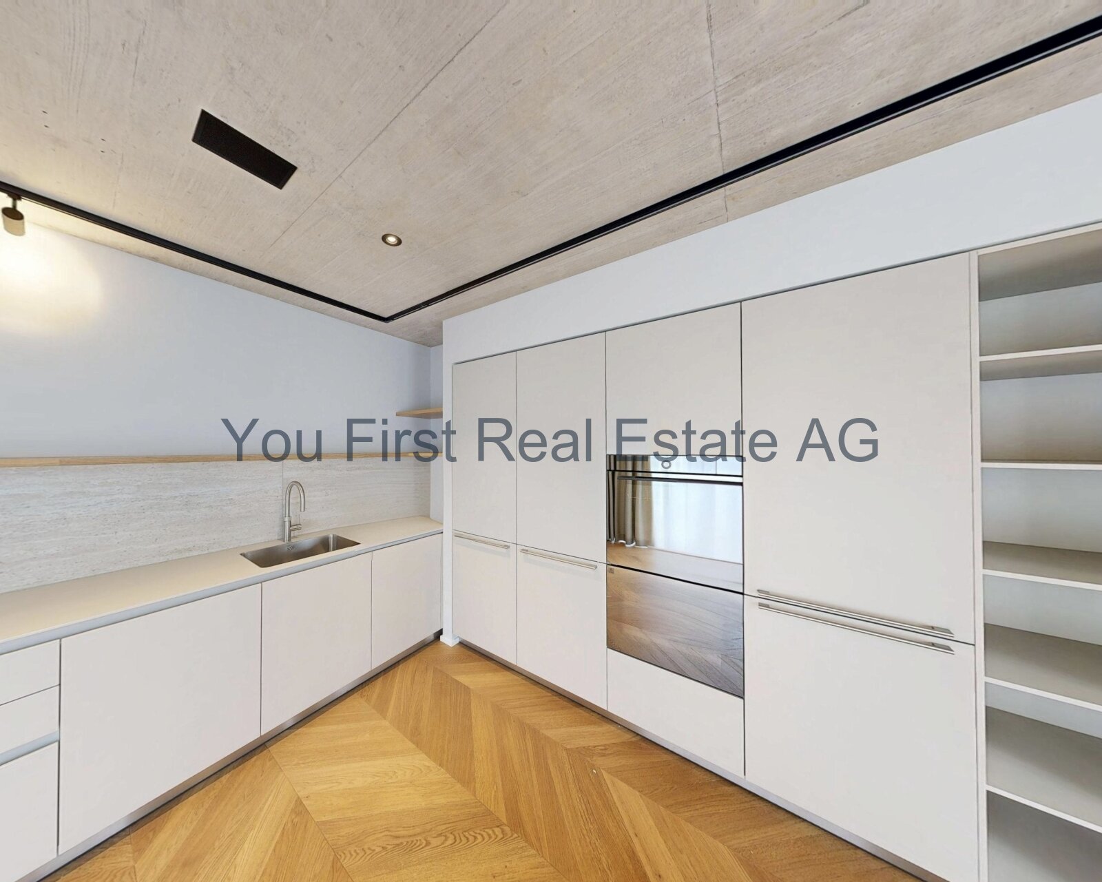 Moderne Einbauküche mit Komfort: Hochwertige Einbaugeräte und intelligente Regalplanung garantieren Kochfreude auf höchstem Niveau