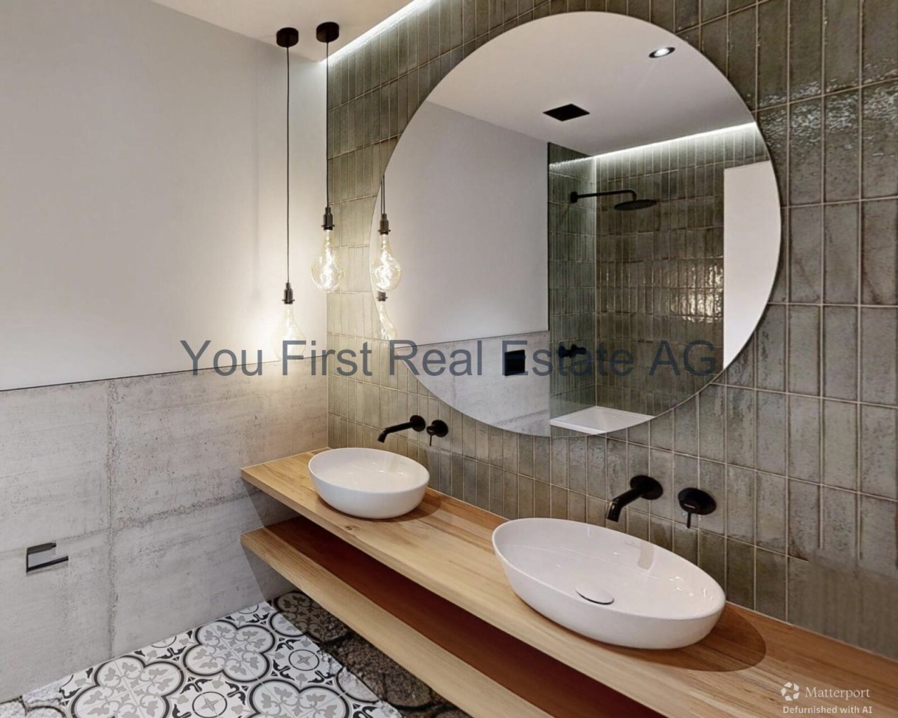 Design-Highlight: Modernes Badezimmer mit Holzwaschtisch und Designer-Waschbecken