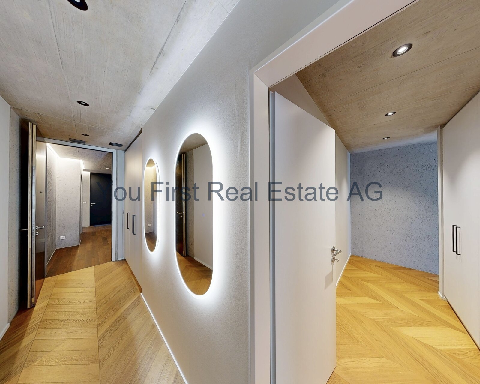 Design-Flur mit eleganten Lichtakzenten und Holzdielen - Moderne Wohnraumgestaltung mit Charakter