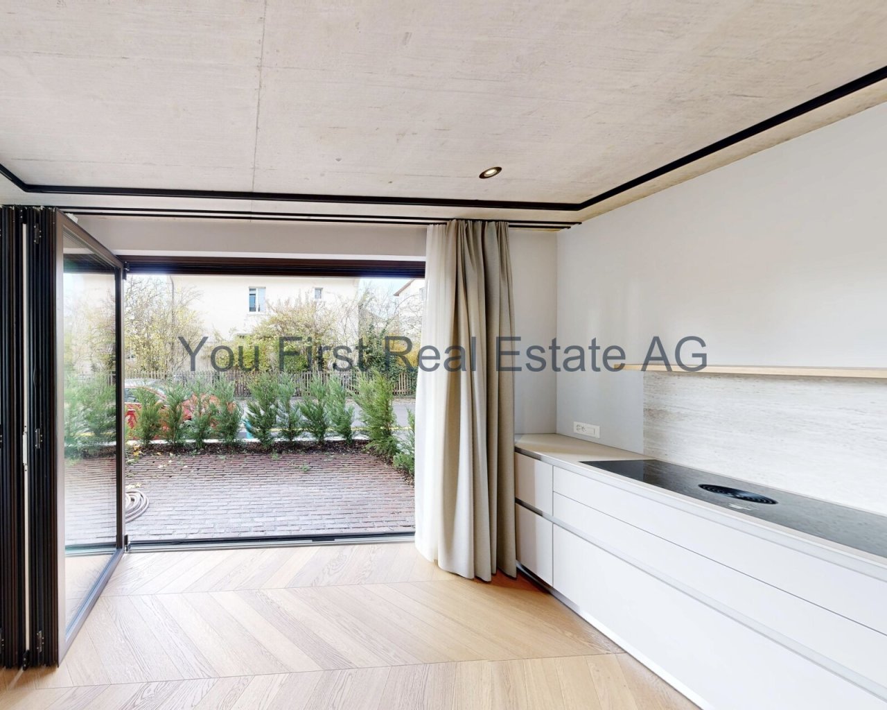 Lichtdurchflutete Erdgeschoss-Wohnung mit bodentiefen Fenstern und direktem Gartenzugang