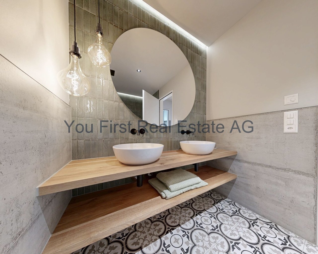 Design-Highlight: Modernes Badezimmer mit schwimmenden Holzregalen und Designer-Waschbecken