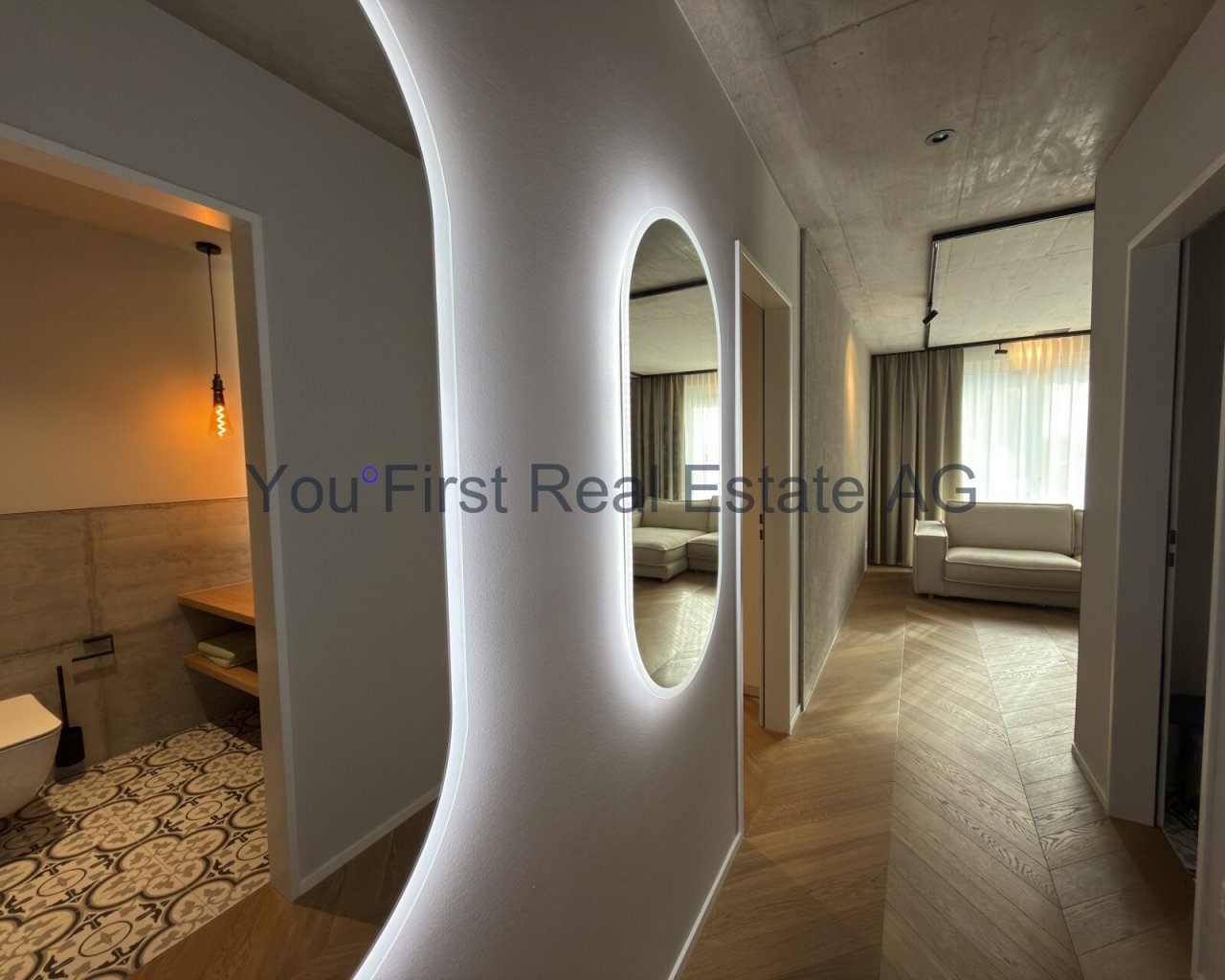 Design-Highlight: Geschwungene Lichtarchitektur mit nahtlosem Raumfluss