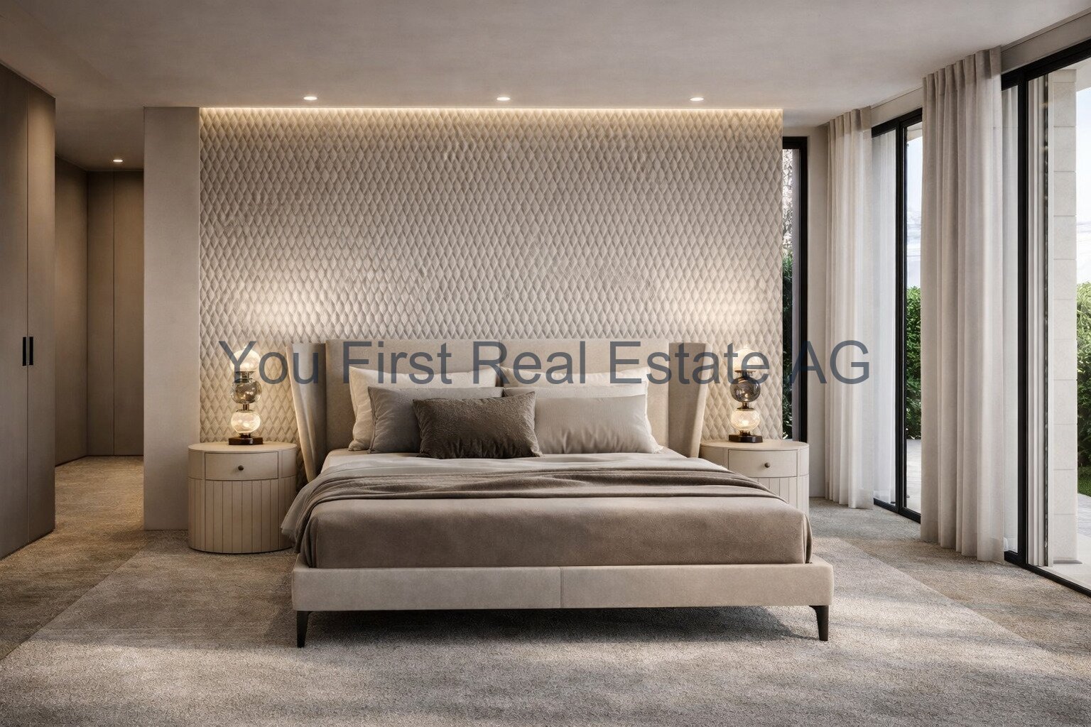 Luxuriöses Schlafzimmer mit Design-Akzentwand und bodentiefen Panoramafenstern